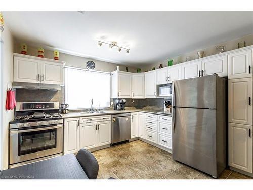 5-169 Bond Street, Ingersoll, ON - Indoor Photo Showing Kitchen