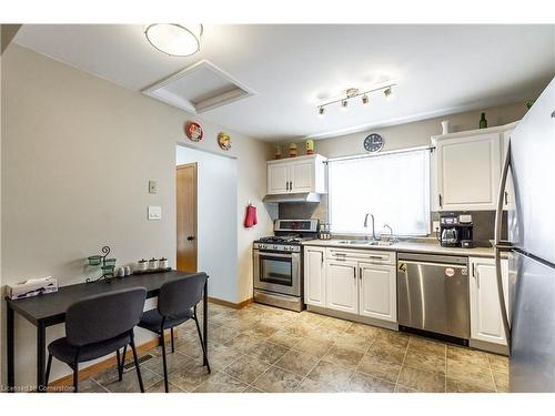 5-169 Bond Street, Ingersoll, ON - Indoor Photo Showing Kitchen With Double Sink