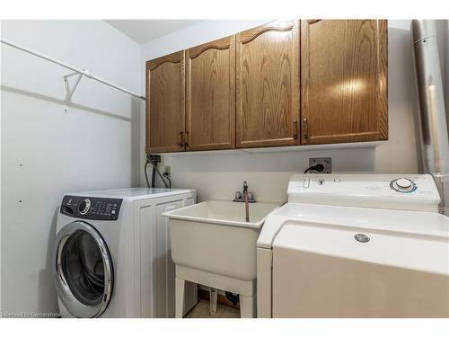 5-169 Bond Street, Ingersoll, ON - Indoor Photo Showing Laundry Room