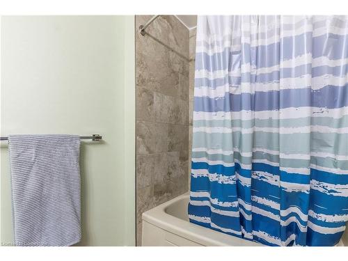 5-169 Bond Street, Ingersoll, ON - Indoor Photo Showing Bathroom