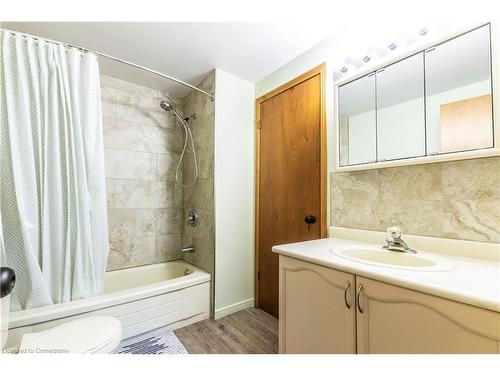 5-169 Bond Street, Ingersoll, ON - Indoor Photo Showing Bathroom