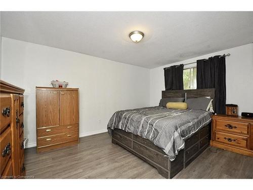 B-183 Cedarvale Crescent, Waterloo, ON - Indoor Photo Showing Bedroom