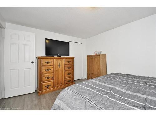 B-183 Cedarvale Crescent, Waterloo, ON - Indoor Photo Showing Bedroom