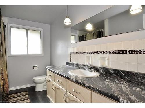 B-183 Cedarvale Crescent, Waterloo, ON - Indoor Photo Showing Bathroom