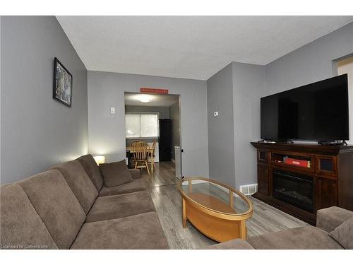 B-183 Cedarvale Crescent, Waterloo, ON - Indoor Photo Showing Living Room