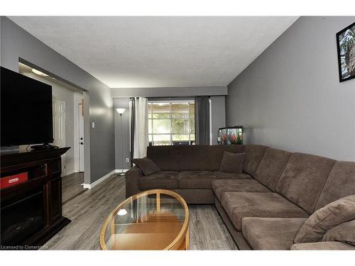 B-183 Cedarvale Crescent, Waterloo, ON - Indoor Photo Showing Living Room