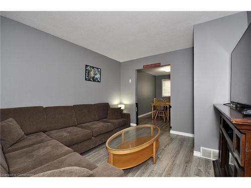 B-183 Cedarvale Crescent, Waterloo, ON - Indoor Photo Showing Living Room