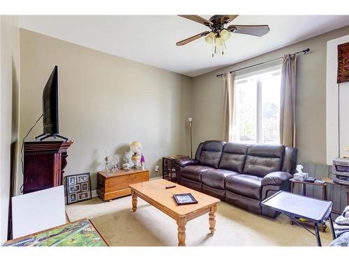 37 Elora Street S, Clifford, ON - Indoor Photo Showing Living Room