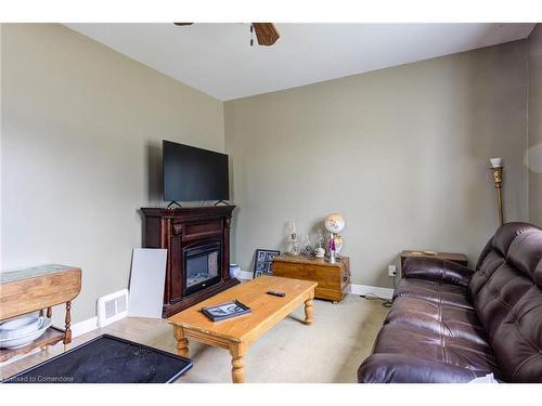 37 Elora Street S, Clifford, ON - Indoor Photo Showing Living Room