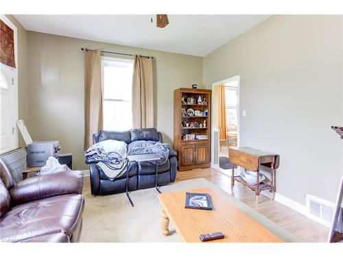 37 Elora Street S, Clifford, ON - Indoor Photo Showing Living Room