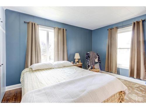 37 Elora Street S, Clifford, ON - Indoor Photo Showing Bedroom