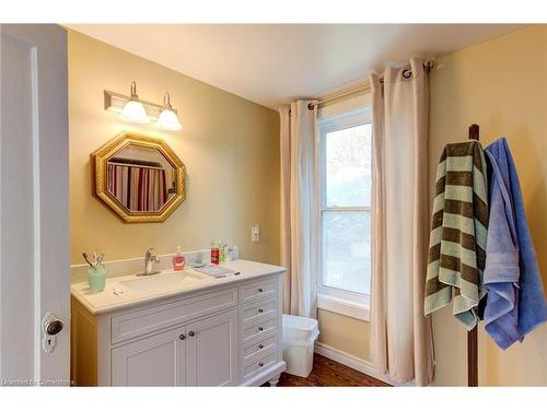 37 Elora Street S, Clifford, ON - Indoor Photo Showing Bathroom