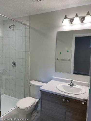 H125-25 Isherwood Avenue, Cambridge, ON - Indoor Photo Showing Bathroom