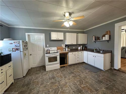 570 Lowe Street, Palmerston, ON - Indoor Photo Showing Kitchen With Double Sink