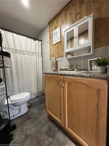 570 Lowe Street, Palmerston, ON - Indoor Photo Showing Bathroom