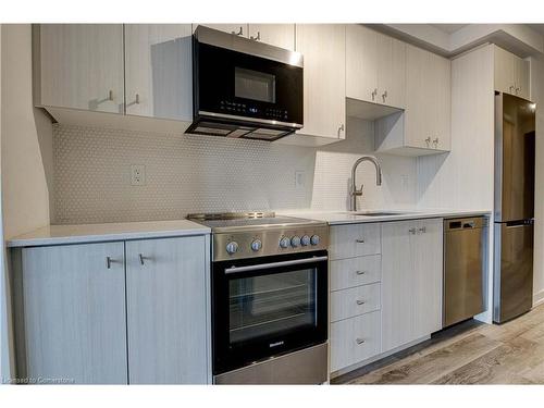 1603-15 Wellington Street S, Kitchener, ON - Indoor Photo Showing Kitchen With Stainless Steel Kitchen With Upgraded Kitchen