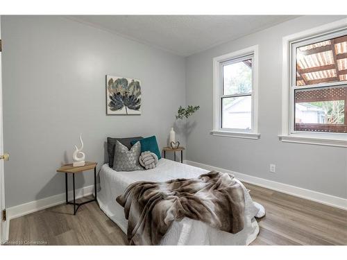 77 Bruce Street, Kitchener, ON - Indoor Photo Showing Bedroom