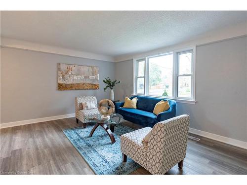 77 Bruce Street, Kitchener, ON - Indoor Photo Showing Living Room