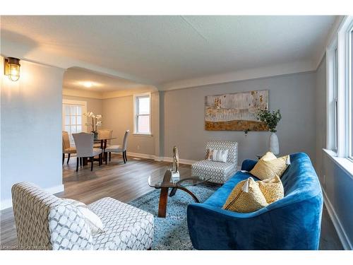 77 Bruce Street, Kitchener, ON - Indoor Photo Showing Living Room