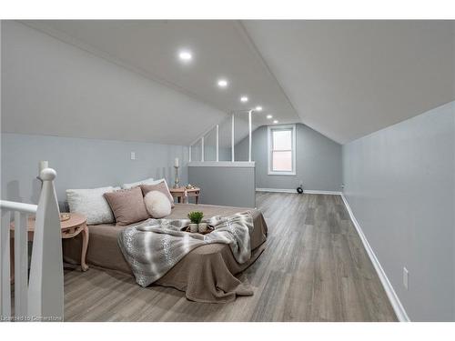 77 Bruce Street, Kitchener, ON - Indoor Photo Showing Bedroom