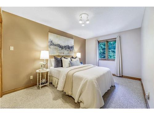 6637 Wellington 34 Road, Puslinch, ON - Indoor Photo Showing Bedroom