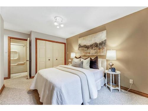 6637 Wellington 34 Road, Puslinch, ON - Indoor Photo Showing Bedroom