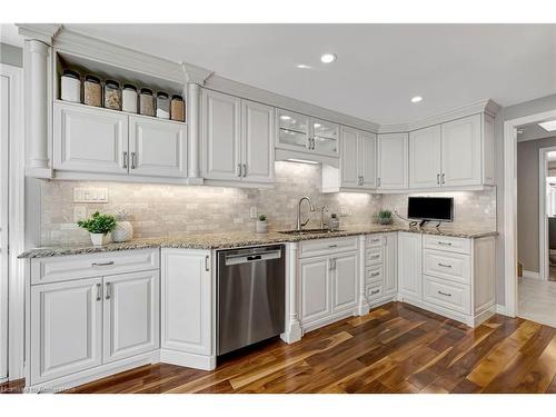 8 Lowell Street S, Cambridge, ON - Indoor Photo Showing Kitchen With Upgraded Kitchen