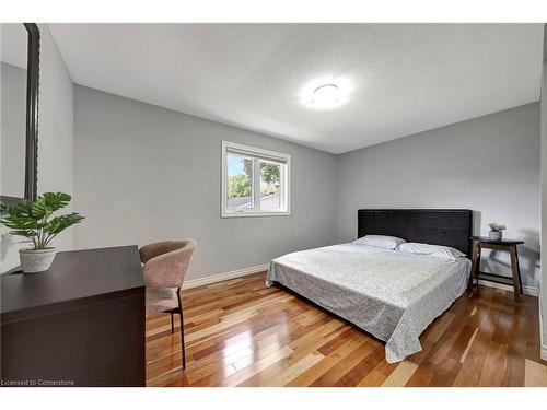 8 Lowell Street S, Cambridge, ON - Indoor Photo Showing Bedroom