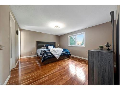 8 Lowell Street S, Cambridge, ON - Indoor Photo Showing Bedroom