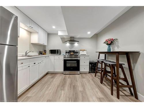 8 Lowell Street S, Cambridge, ON - Indoor Photo Showing Kitchen