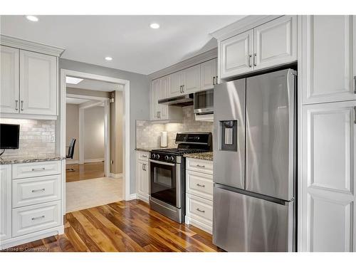 8 Lowell Street S, Cambridge, ON - Indoor Photo Showing Kitchen With Upgraded Kitchen