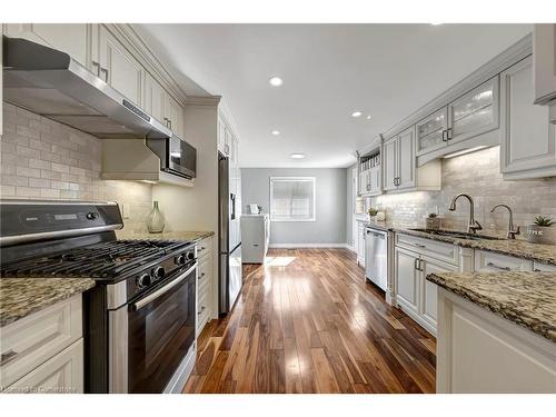 8 Lowell Street S, Cambridge, ON - Indoor Photo Showing Kitchen With Upgraded Kitchen