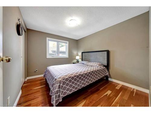 8 Lowell Street S, Cambridge, ON - Indoor Photo Showing Bedroom