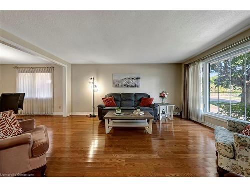 8 Lowell Street S, Cambridge, ON - Indoor Photo Showing Living Room