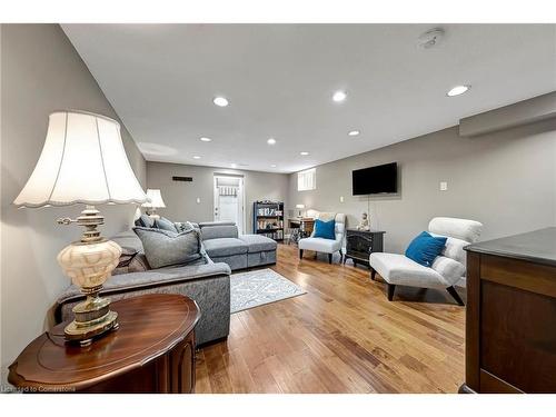 8 Lowell Street S, Cambridge, ON - Indoor Photo Showing Living Room