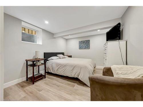 8 Lowell Street S, Cambridge, ON - Indoor Photo Showing Bedroom