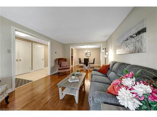 8 Lowell Street S, Cambridge, ON - Indoor Photo Showing Living Room