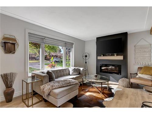 288 Ross Avenue, Kitchener, ON - Indoor Photo Showing Living Room With Fireplace