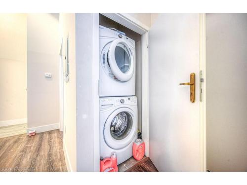 104-253 Albert Street N, Waterloo, ON - Indoor Photo Showing Laundry Room