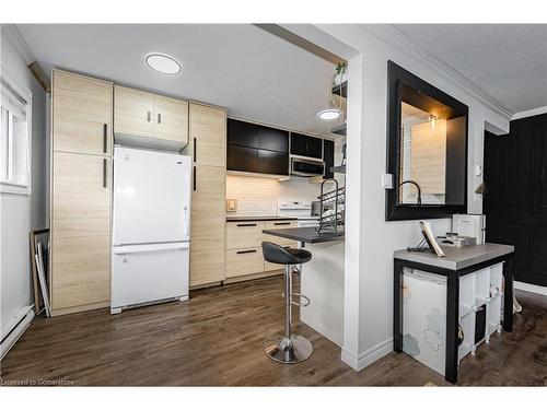 3-30 Flamingo Drive, Elmira, ON - Indoor Photo Showing Kitchen