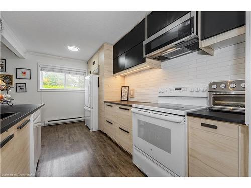 3-30 Flamingo Drive, Elmira, ON - Indoor Photo Showing Kitchen