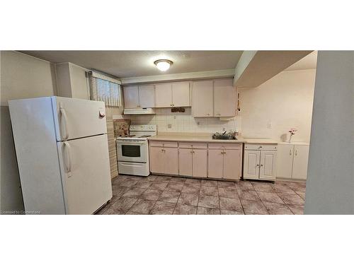 8 Hahn Valley Place, Cambridge, ON - Indoor Photo Showing Kitchen