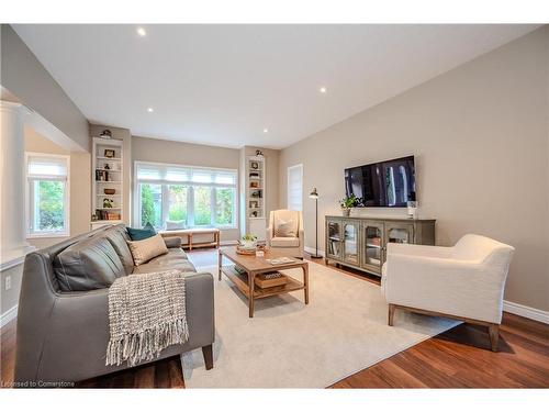 629 Woodlawn Place, Waterloo, ON - Indoor Photo Showing Living Room