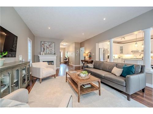 629 Woodlawn Place, Waterloo, ON - Indoor Photo Showing Living Room