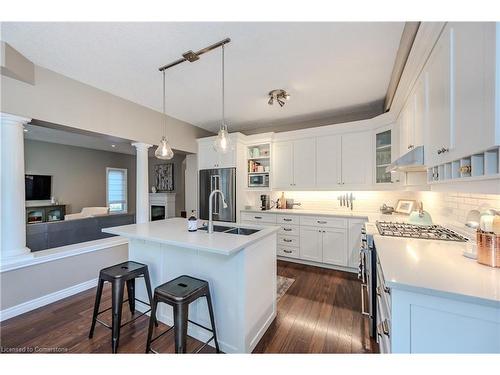 629 Woodlawn Place, Waterloo, ON - Indoor Photo Showing Kitchen With Double Sink With Upgraded Kitchen