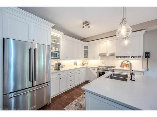 629 Woodlawn Place, Waterloo, ON - Indoor Photo Showing Kitchen With Double Sink With Upgraded Kitchen