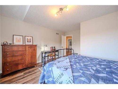 629 Woodlawn Place, Waterloo, ON - Indoor Photo Showing Bedroom