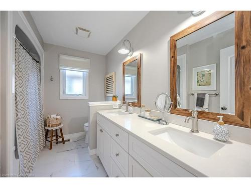 629 Woodlawn Place, Waterloo, ON - Indoor Photo Showing Bathroom