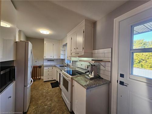 948 Winterhalt Avenue, Cambridge, ON - Indoor Photo Showing Kitchen With Double Sink