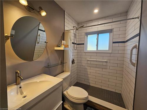 948 Winterhalt Avenue, Cambridge, ON - Indoor Photo Showing Bathroom